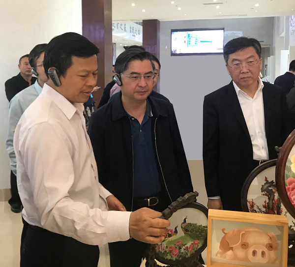 中國華融參加中央金融單位定點幫扶助力鄉(xiāng)村振興推進(jìn)會   獲評金融單位定點扶貧先進(jìn)集體、先進(jìn)個人