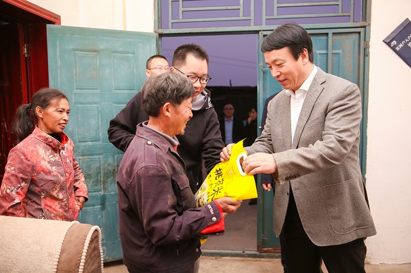中國華融黨委副書記、監(jiān)事長胡建忠一行赴四川宣漢縣調(diào)研督導(dǎo)扶貧工作